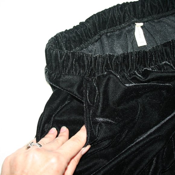 Fuzzy VELOUR Black Shorts w pockets Womens M Stretch Waist Summer Fun Sexy Cute - Picture 4 of 10